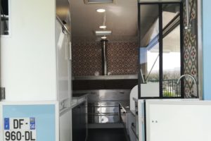 AGVM-aménagement-intérieur-camion-crêpe-1.3-2-300x200