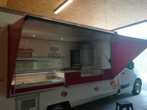 AGVM-aménagement-intérieur-camion-de-marché-3.1-300x225