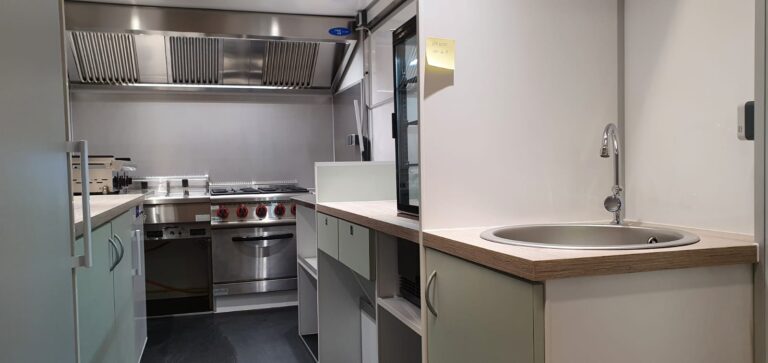 Aménagement complet food truck La Cantoche en Bretagne 7