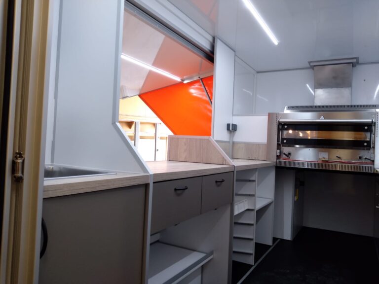 Aménagement food truck camion pizza four Cuppone en Bretagne 6