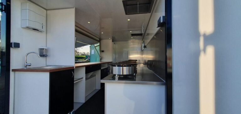Aménagement food truck crêpes et galettes en Bretagne 6
