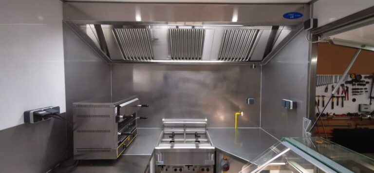Aménagement food truck cuisine réunionnaise en Bretagne 8
