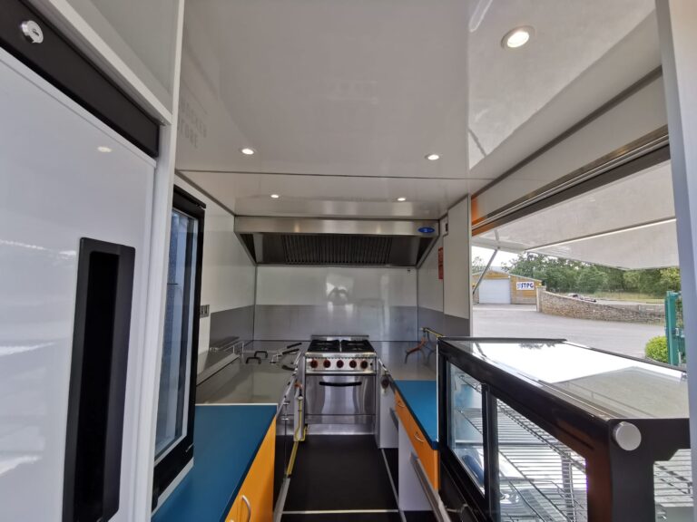 Aménagement food truck Globe Trucker en Bretagne 4